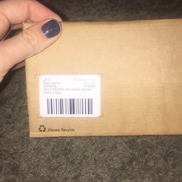 BNIB! Leather ASOS Chelsea boots! - Picture 6 of 8